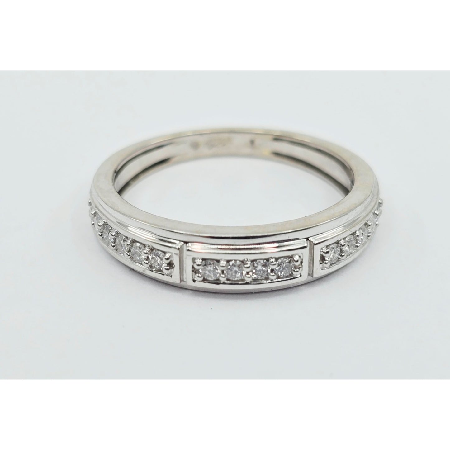 14K White Gold Diamond Wedding Band Ring