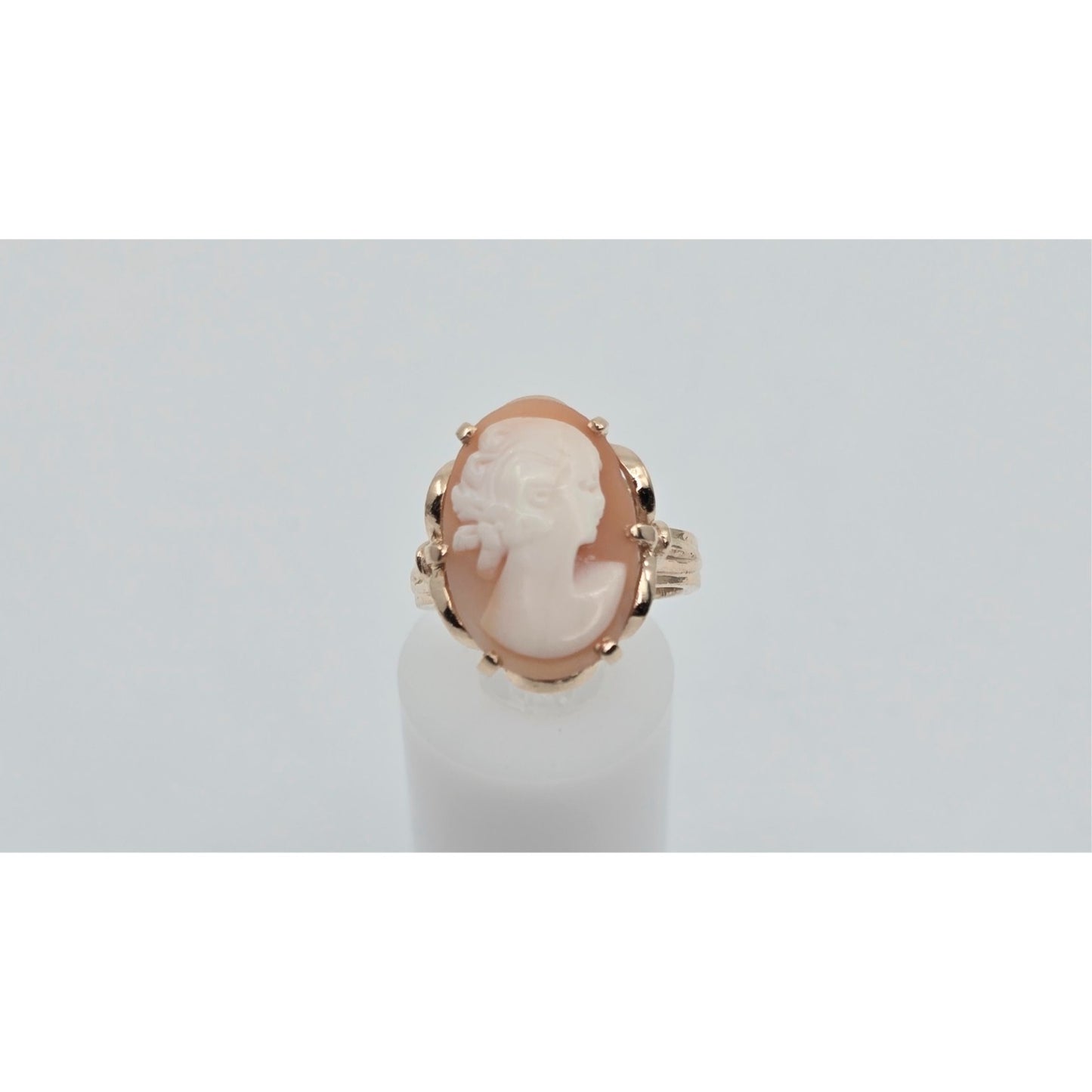 Vintage 14K Yellow Gold Oval Cameo Filigree Ring