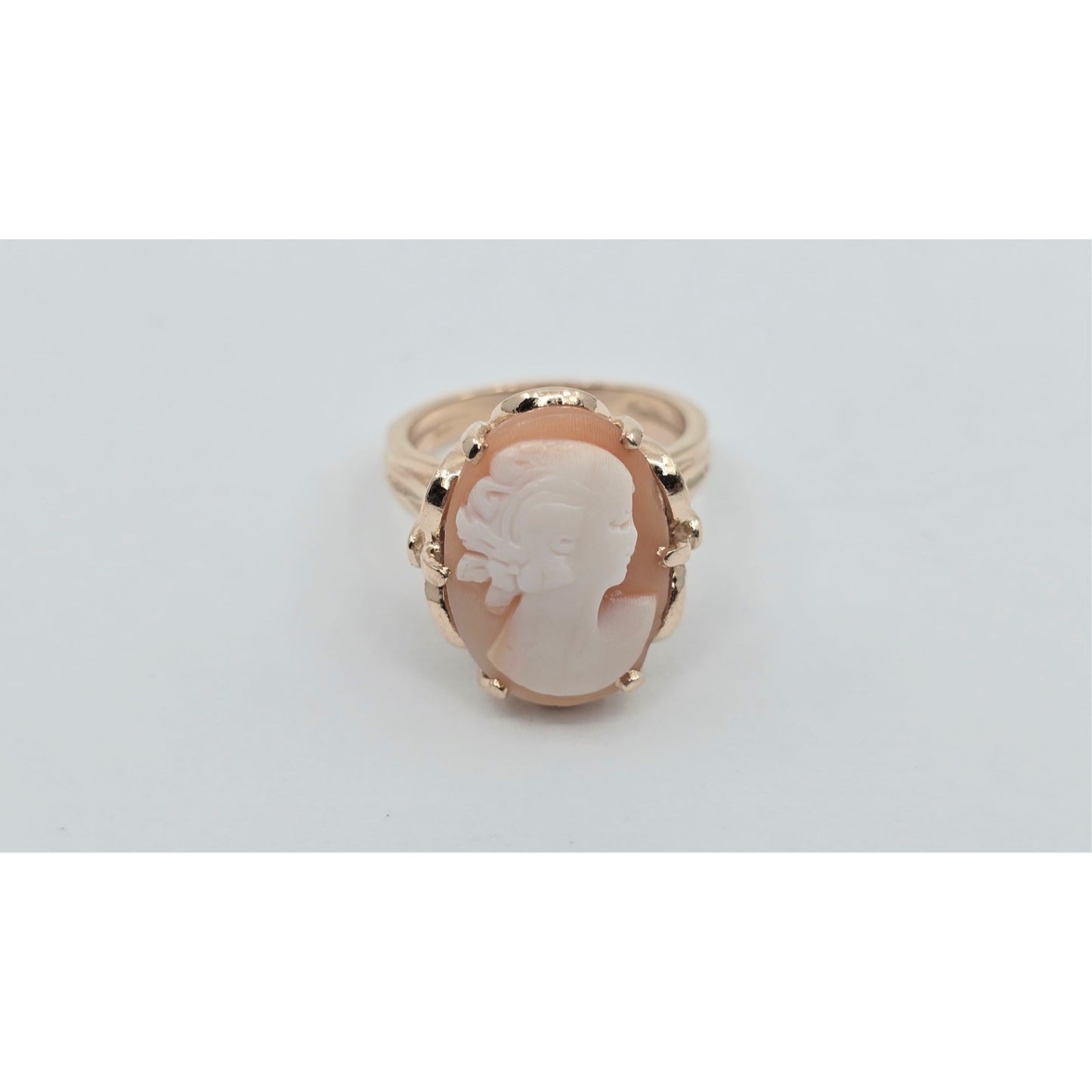 Vintage 14K Yellow Gold Oval Cameo Filigree Ring