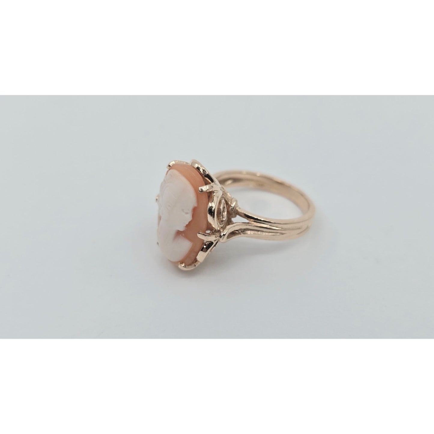 Vintage 14K Yellow Gold Oval Cameo Filigree Ring