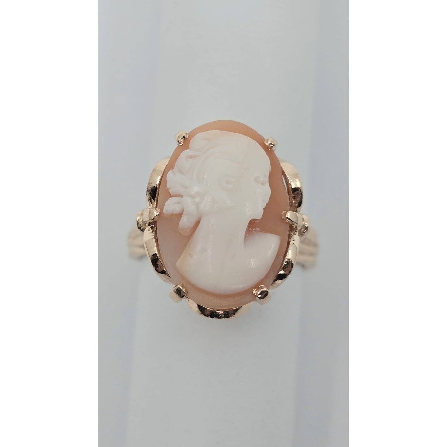 Vintage 14K Yellow Gold Oval Cameo Filigree Ring