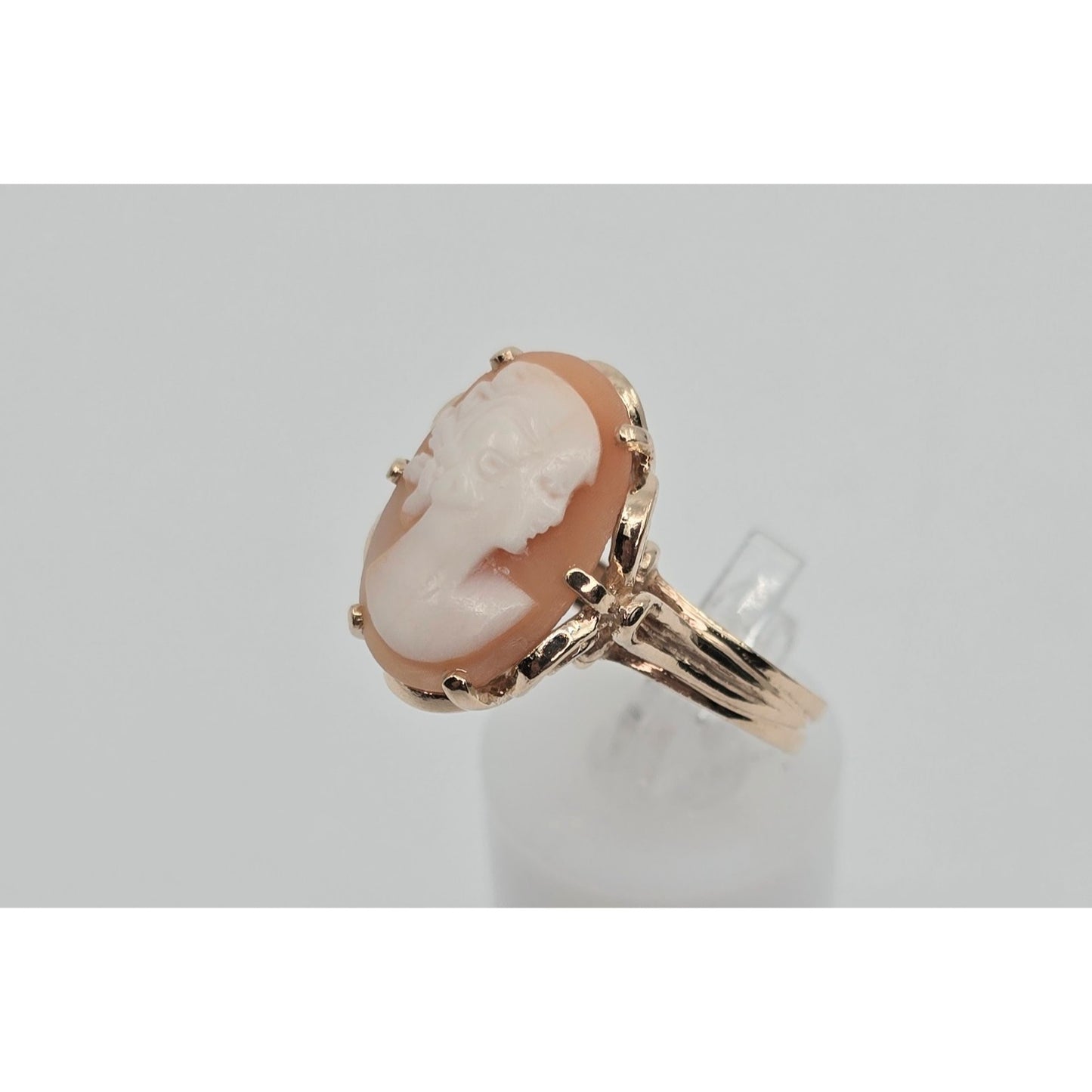 Vintage 14K Yellow Gold Oval Cameo Filigree Ring