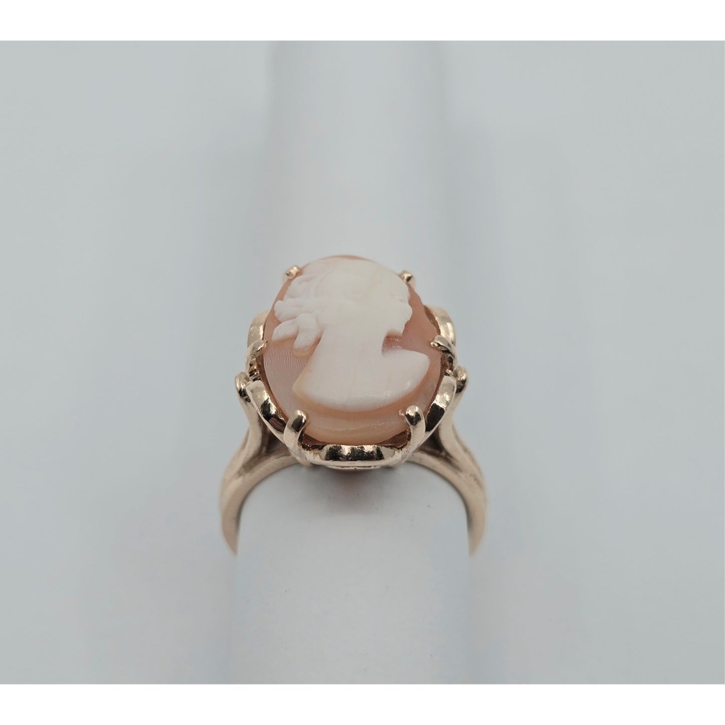 Vintage 14K Yellow Gold Oval Cameo Filigree Ring