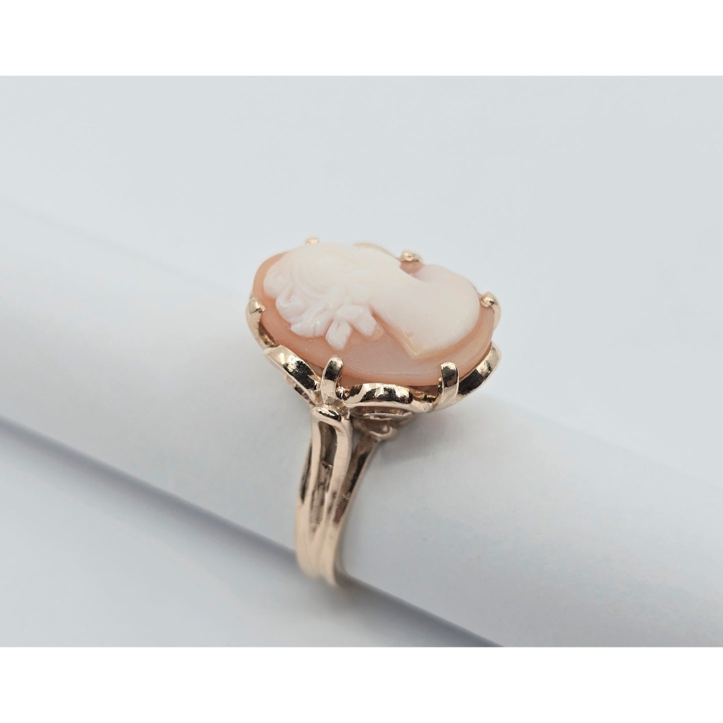Vintage 14K Yellow Gold Oval Cameo Filigree Ring