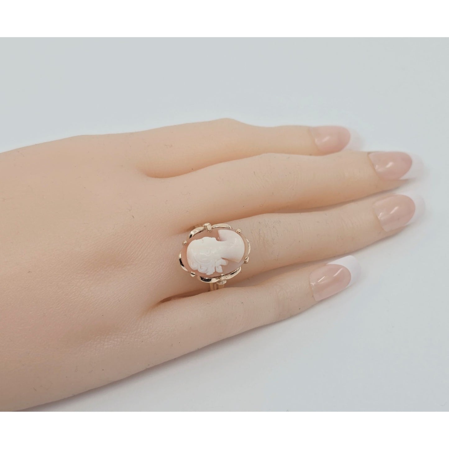Vintage 14K Yellow Gold Oval Cameo Filigree Ring