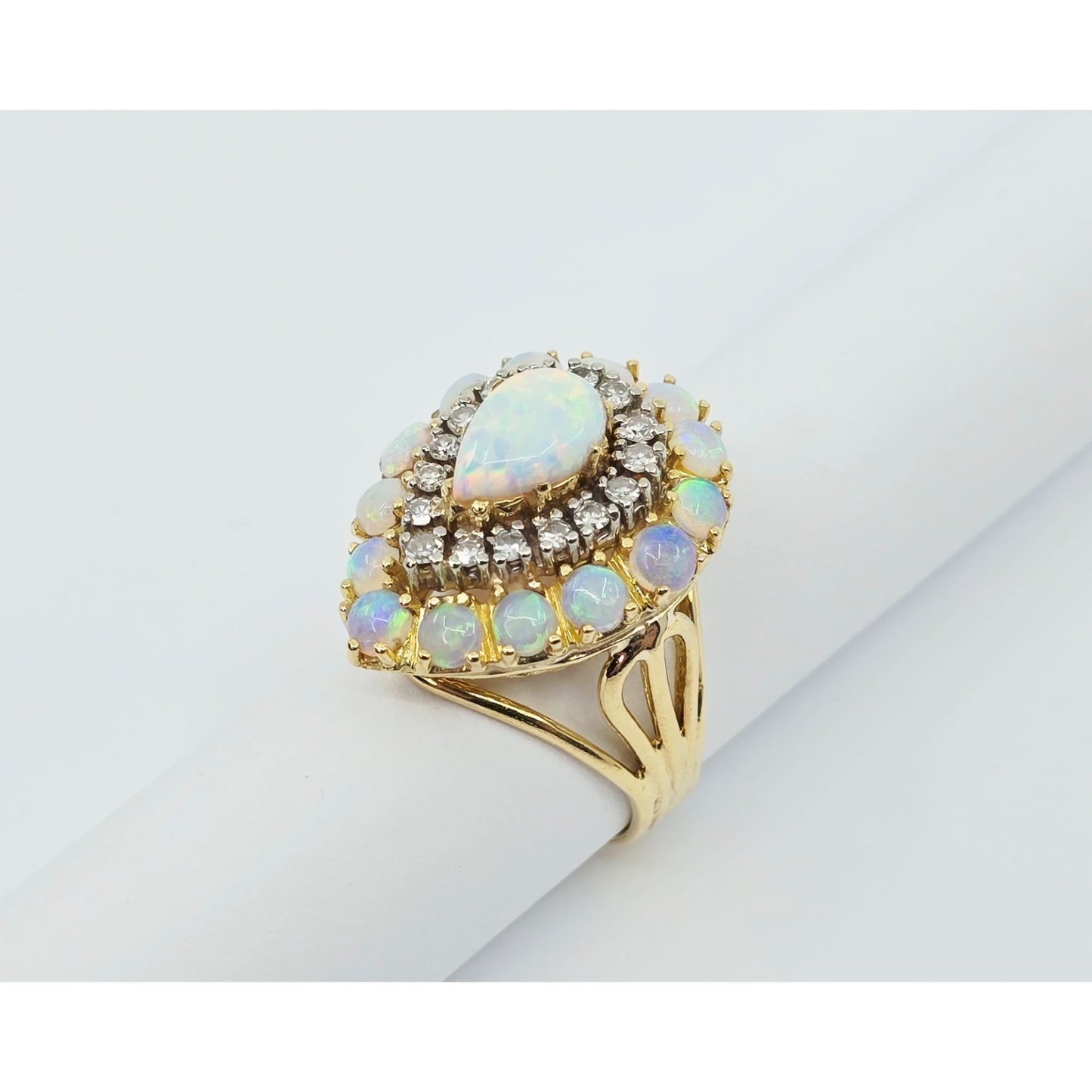 Vintage 18K Yellow Gold Opal & Diamond Ring