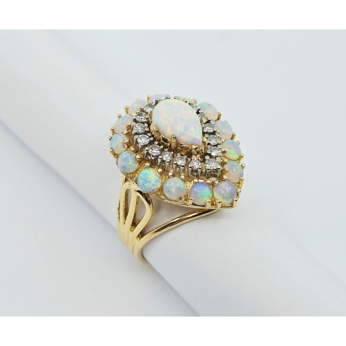 Vintage 18K Yellow Gold Opal & Diamond Ring
