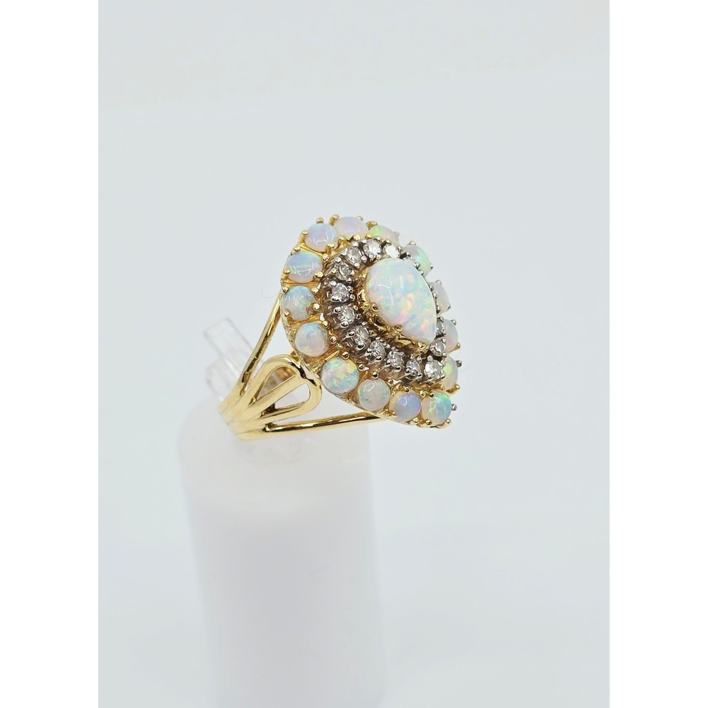 Vintage 18K Yellow Gold Opal & Diamond Ring