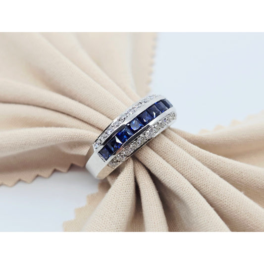 18K White Gold Princess Cut Sapphire & Round Cut Diamond Ring