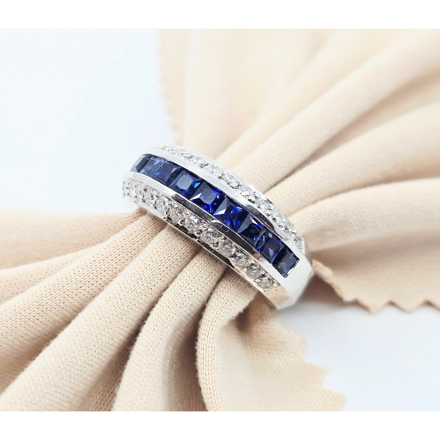 18K White Gold Princess Cut Sapphire & Round Cut Diamond Ring