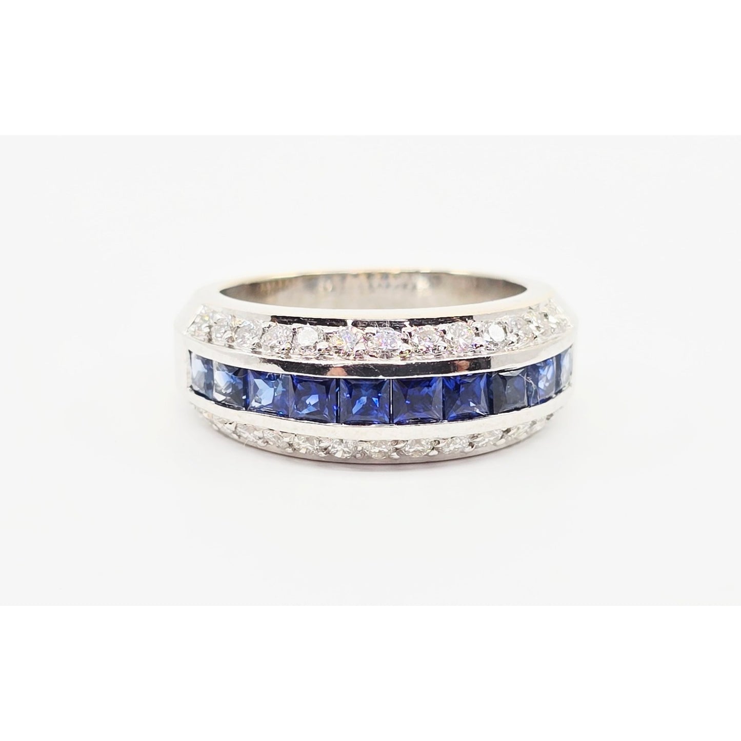 18K White Gold Princess Cut Sapphire & Round Cut Diamond Ring