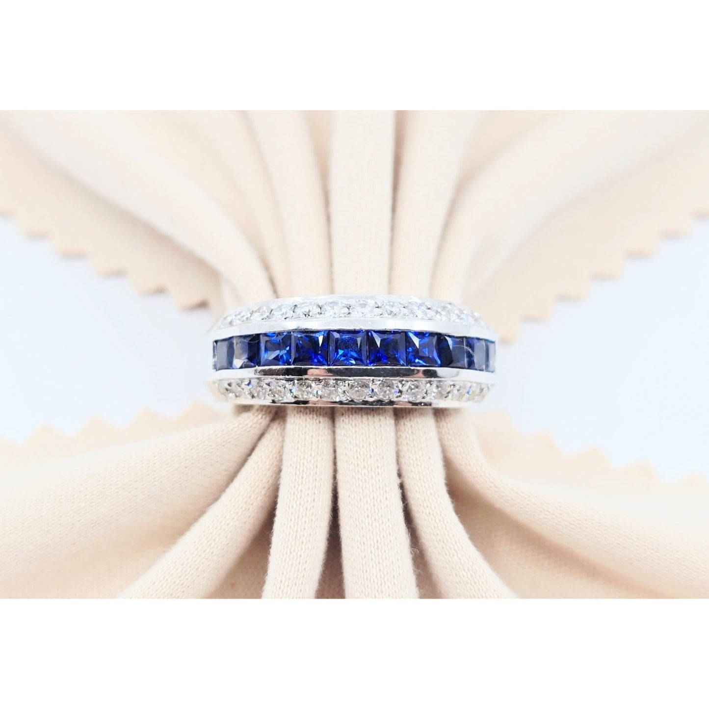 18K White Gold Princess Cut Sapphire & Round Cut Diamond Ring