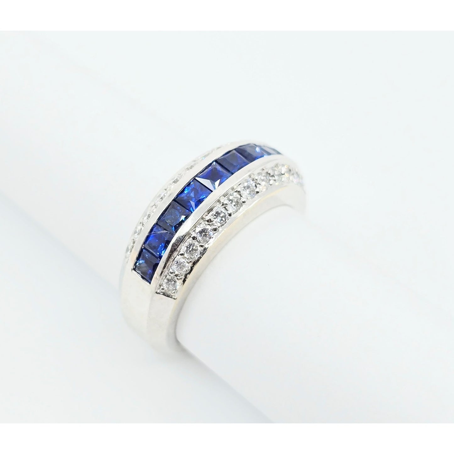 18K White Gold Princess Cut Sapphire & Round Cut Diamond Ring