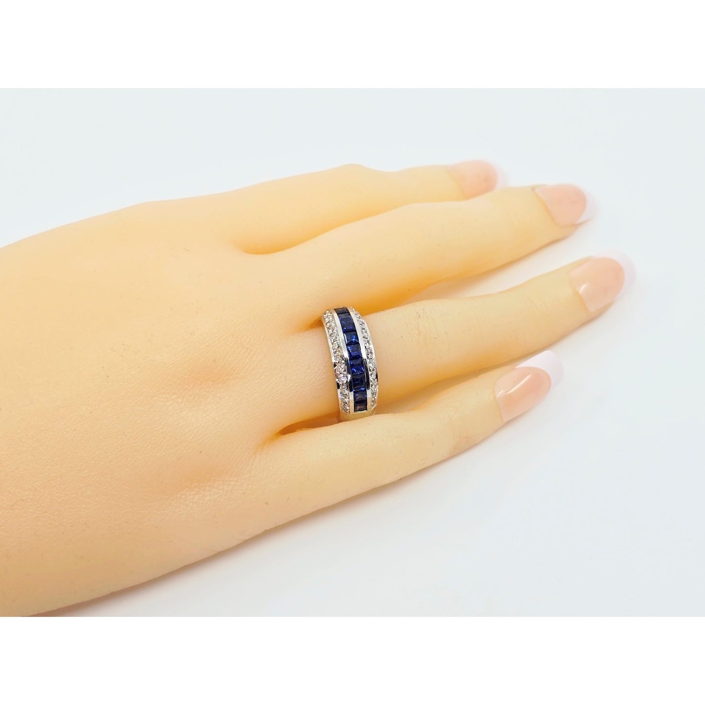 18K White Gold Princess Cut Sapphire & Round Cut Diamond Ring