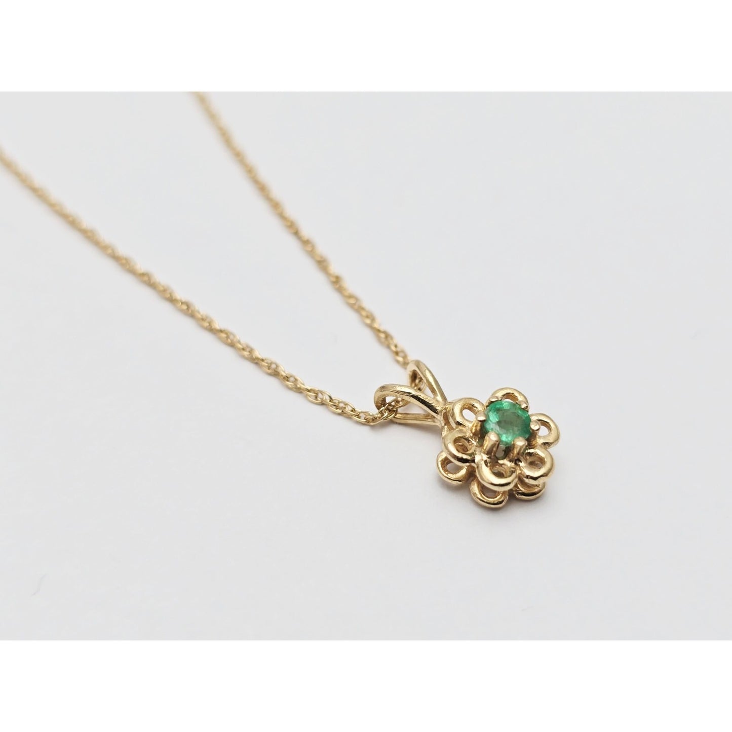 14K Yellow Gold Mesh Link Chain Necklace & Flower Emerald Charm Pendant