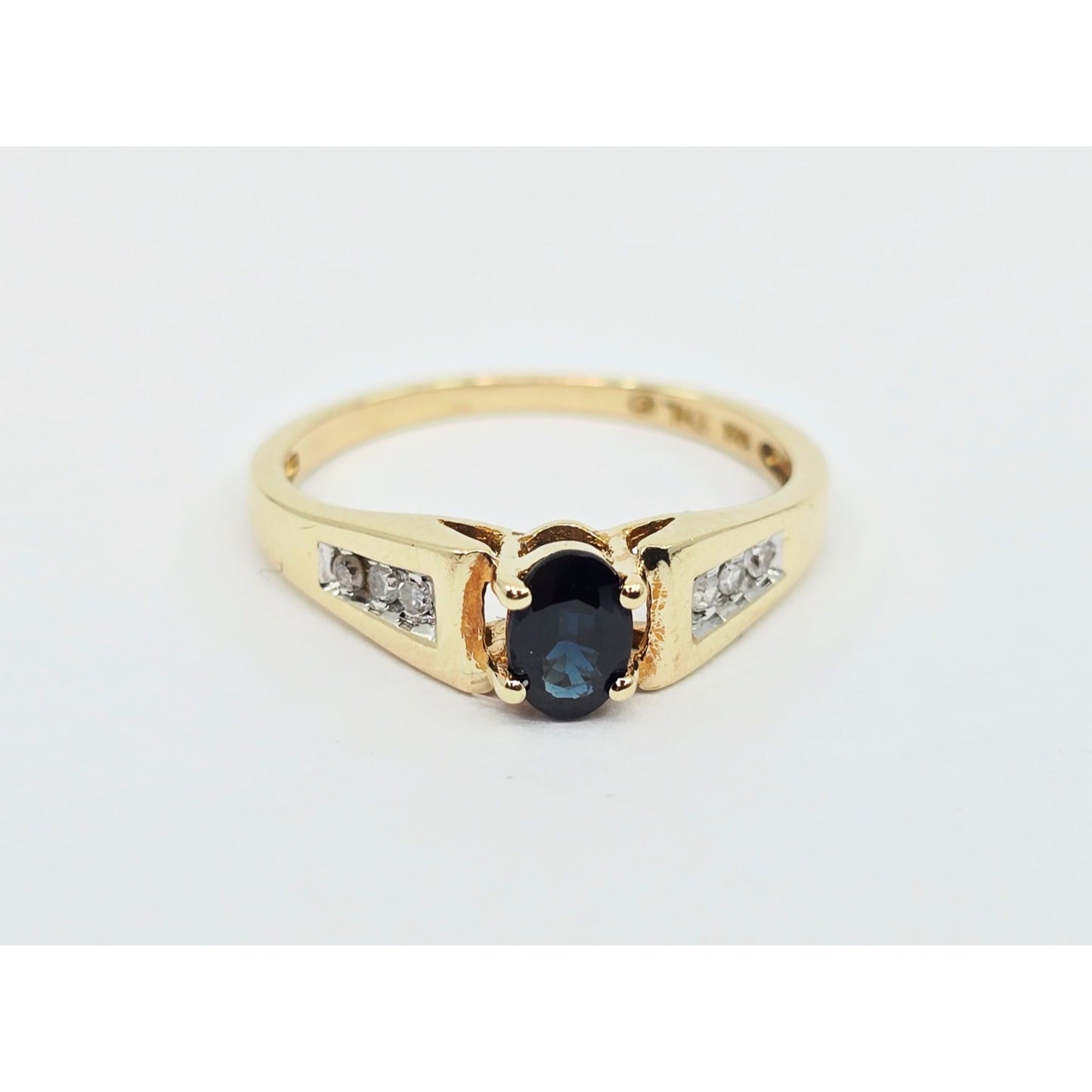 10K Yellow Gold Oval Sapphire & Round Cut Diamond Ring