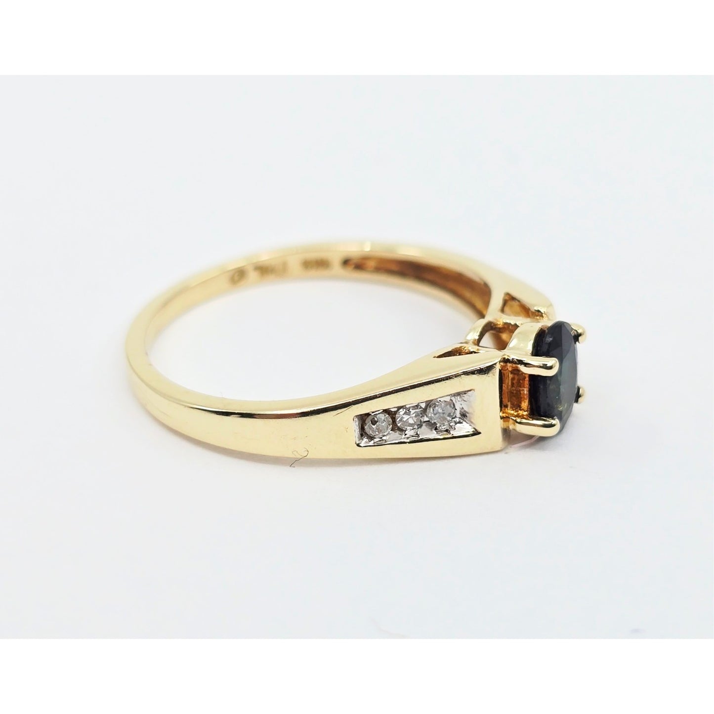 10K Yellow Gold Oval Sapphire & Round Cut Diamond Ring
