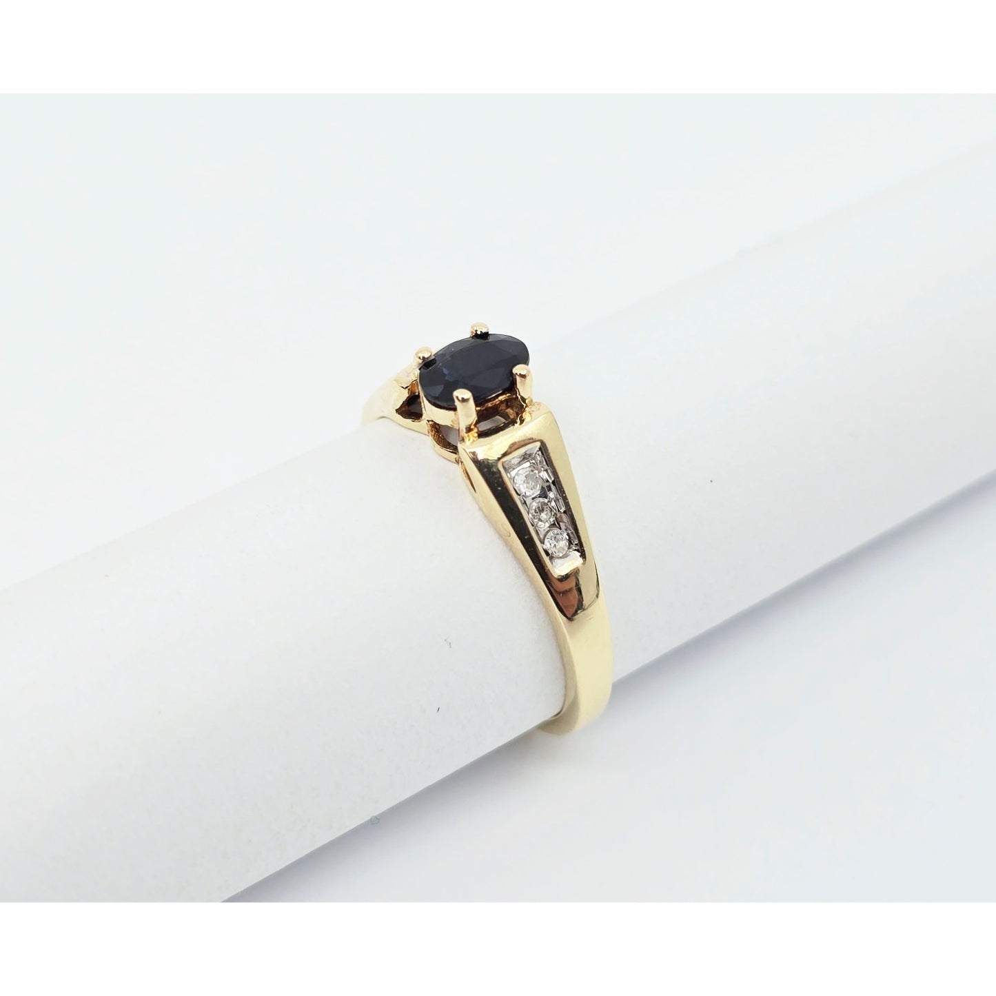 10K Yellow Gold Oval Sapphire & Round Cut Diamond Ring