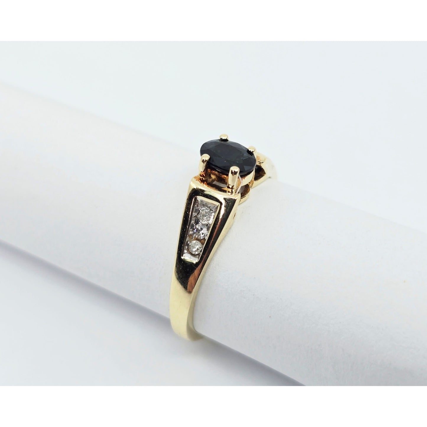 10K Yellow Gold Oval Sapphire & Round Cut Diamond Ring
