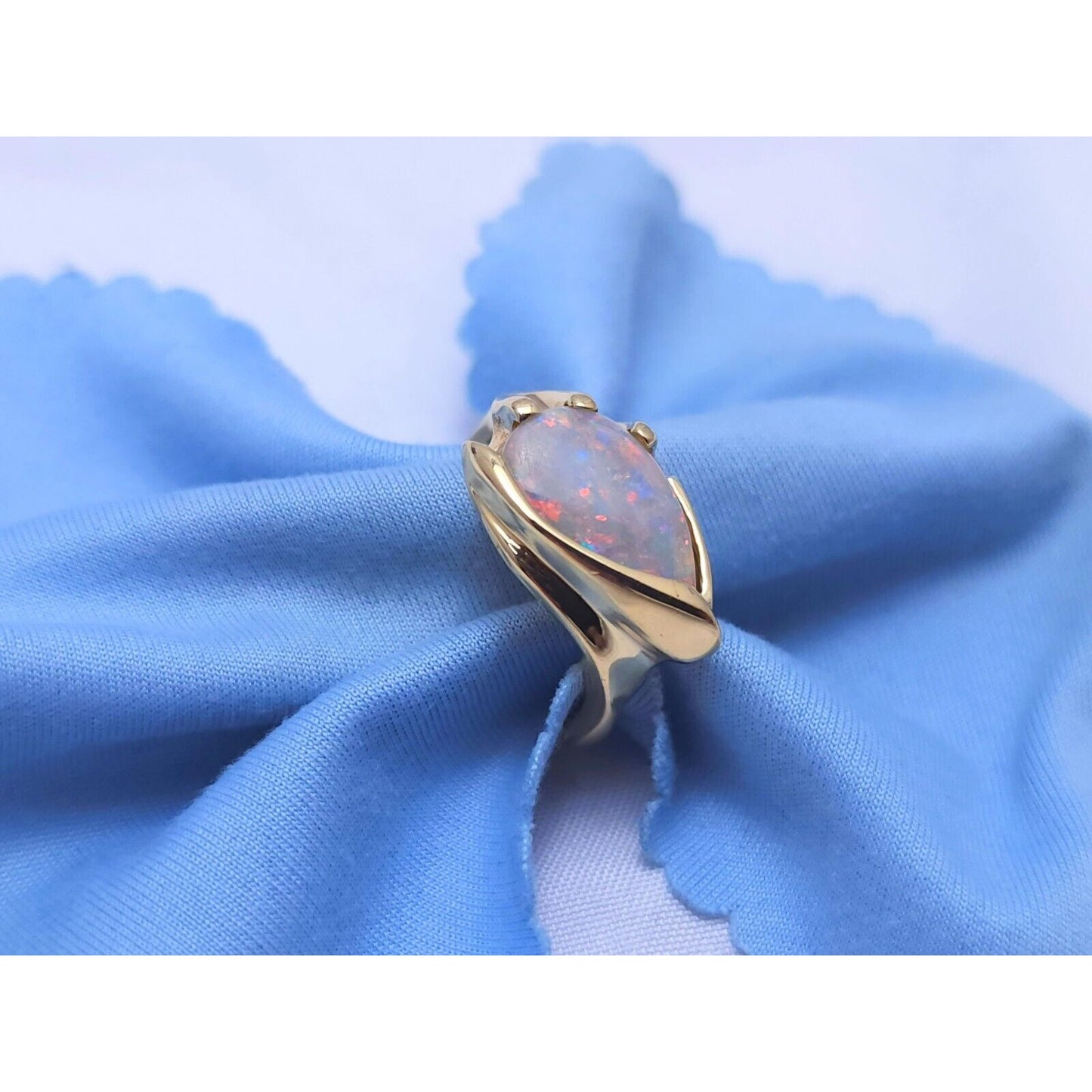 10K Yellow Gold Teardrop Opal Ring