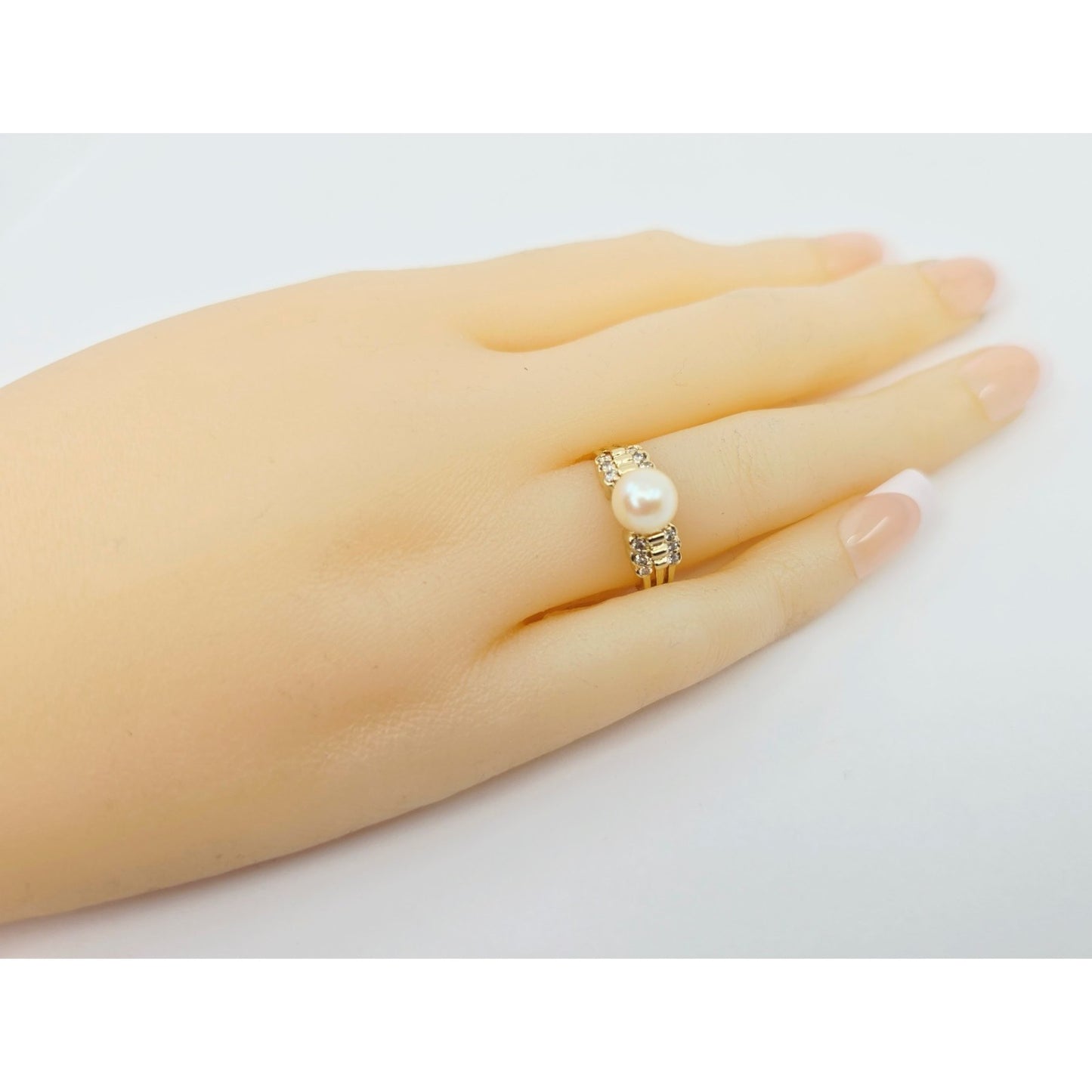 14K Yellow Gold Pearl & Diamond Ring