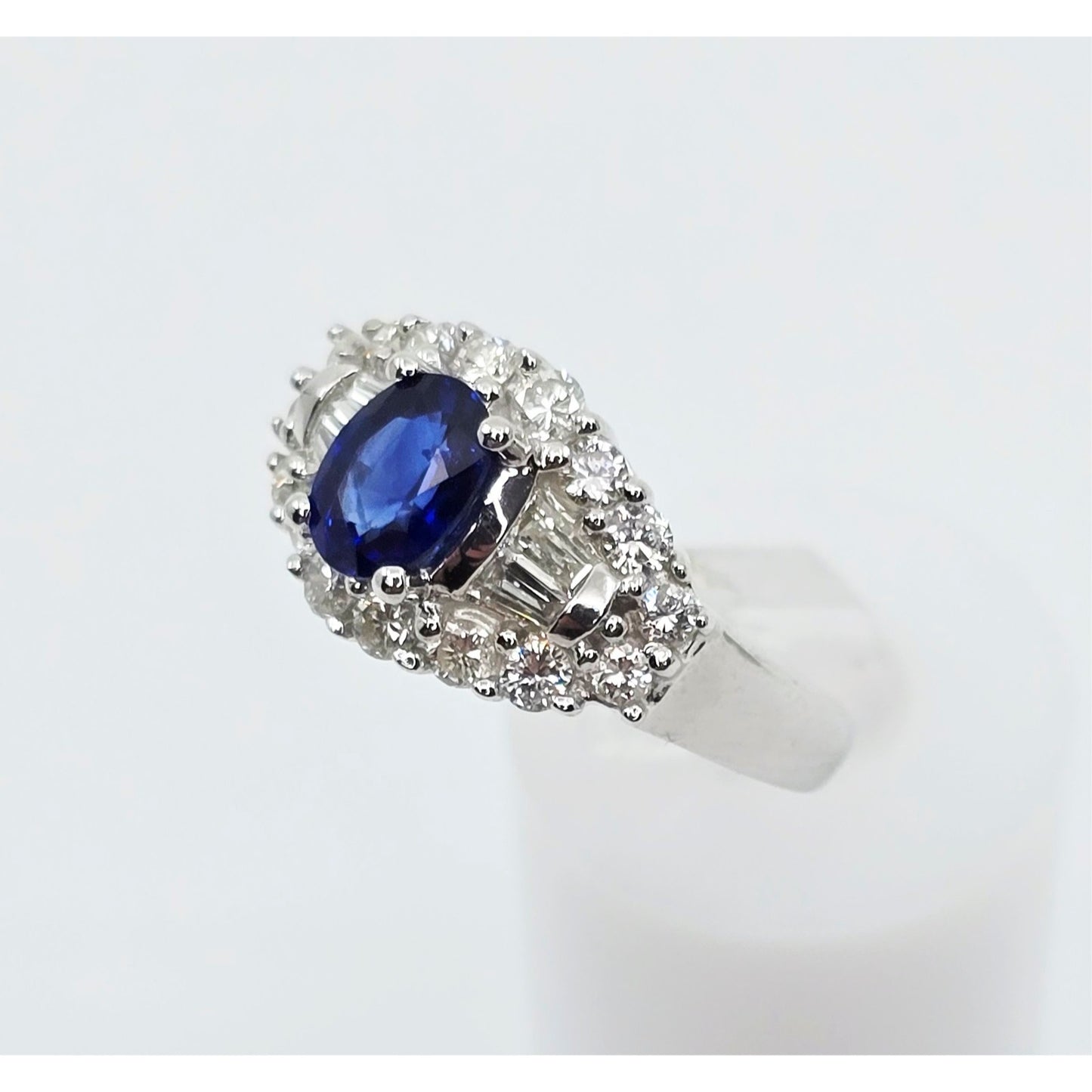 18K White Gold Sapphire & Diamond Ring
