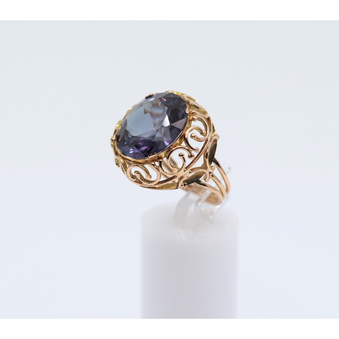 Large 18K Yellow Gold Purple Colored Stone Filigree Ring