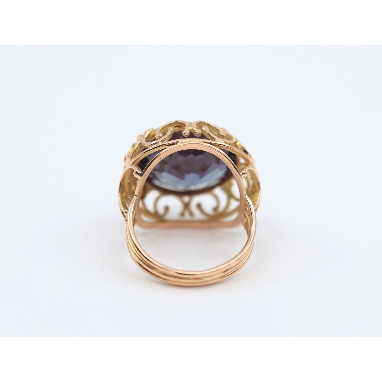 Large 18K Yellow Gold Purple Colored Stone Filigree Ring