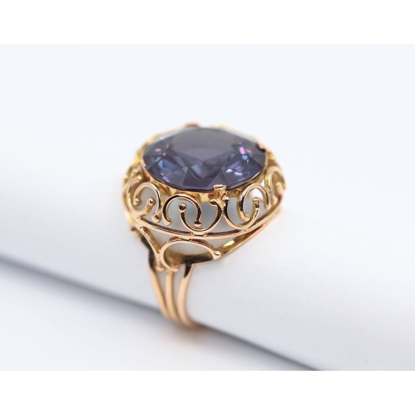 Large 18K Yellow Gold Purple Colored Stone Filigree Ring