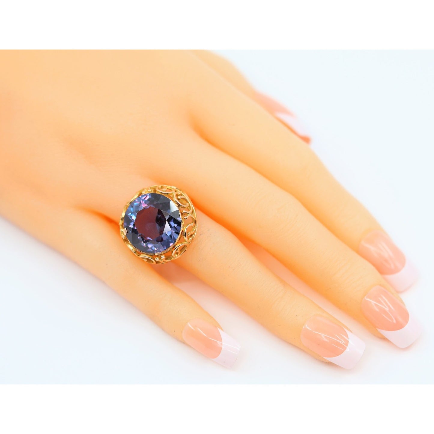 Large 18K Yellow Gold Purple Colored Stone Filigree Ring