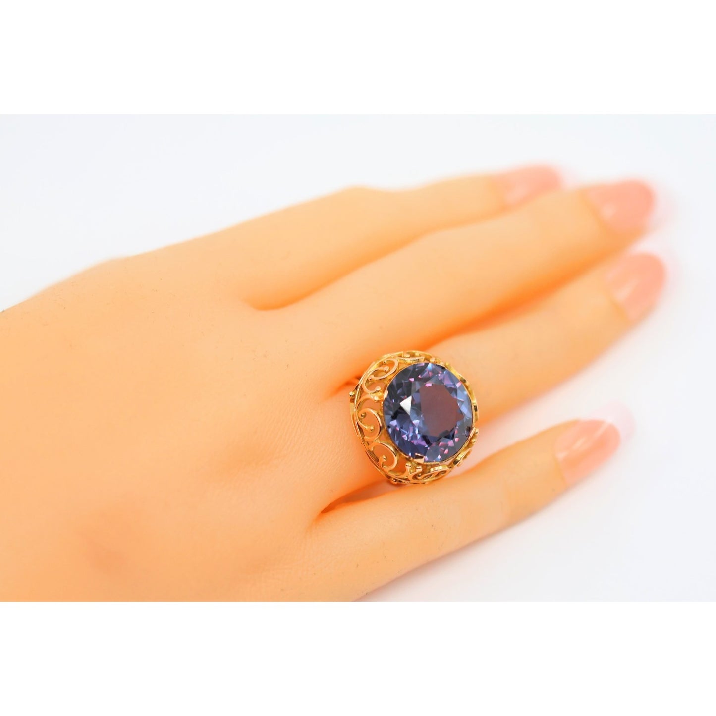 Large 18K Yellow Gold Purple Colored Stone Filigree Ring