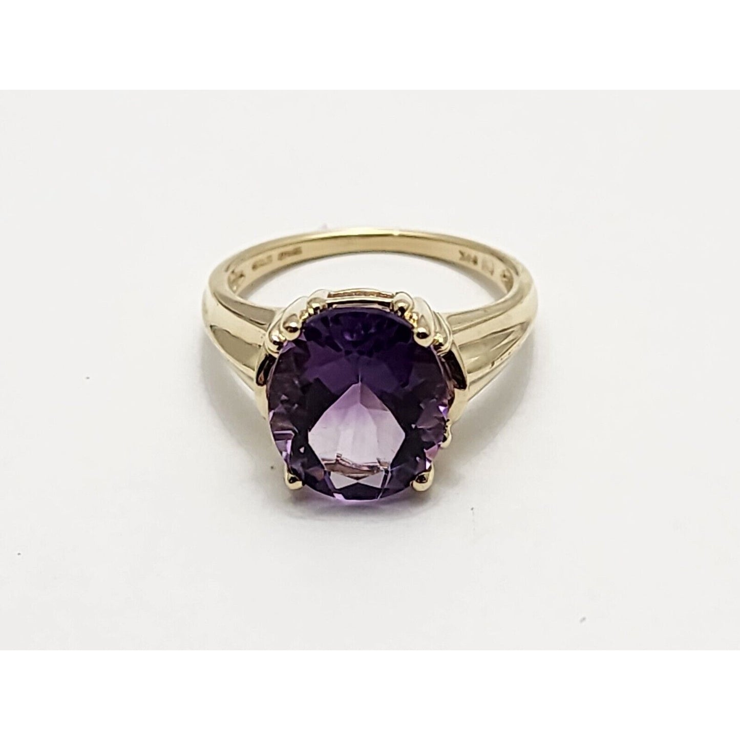14K Yellow Gold Oval Cut Amethyst Ring