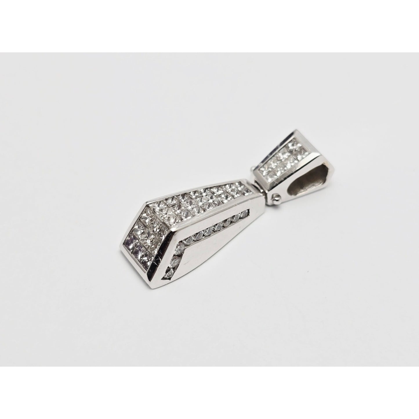 18K White Gold Princess Cut Invisible Setting Diamond Charm Pendant