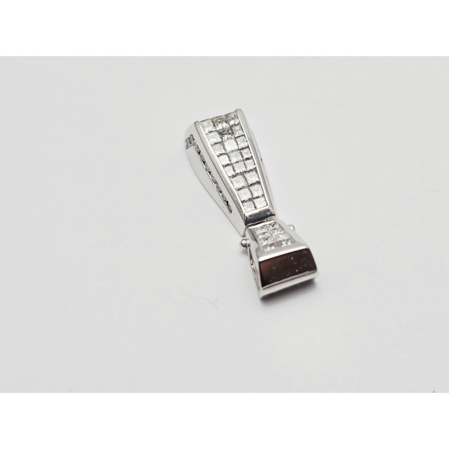 18K White Gold Princess Cut Invisible Setting Diamond Charm Pendant