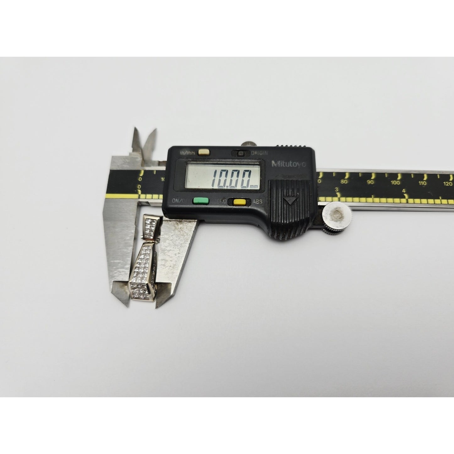 18K White Gold Princess Cut Invisible Setting Diamond Charm Pendant