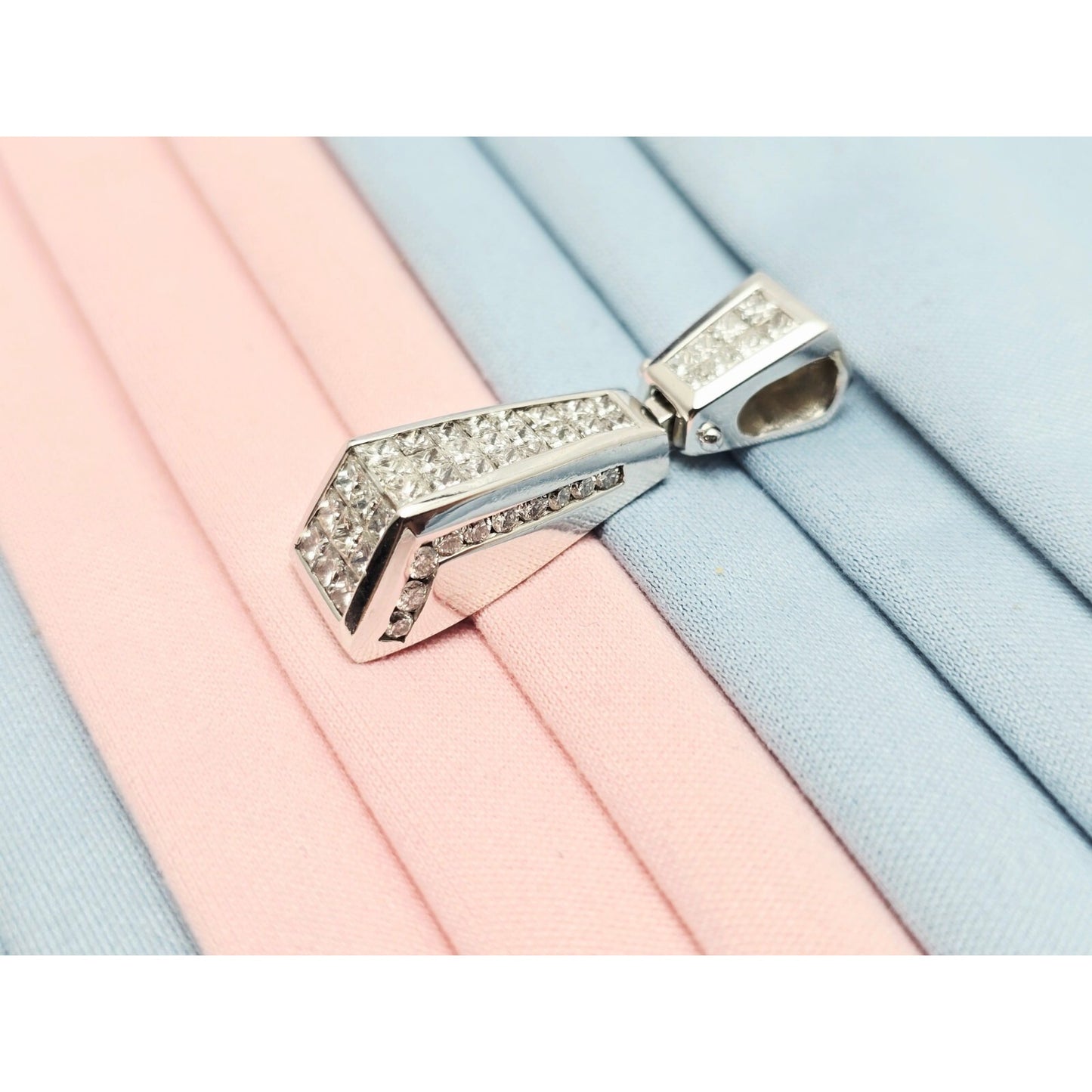 18K White Gold Princess Cut Invisible Setting Diamond Charm Pendant