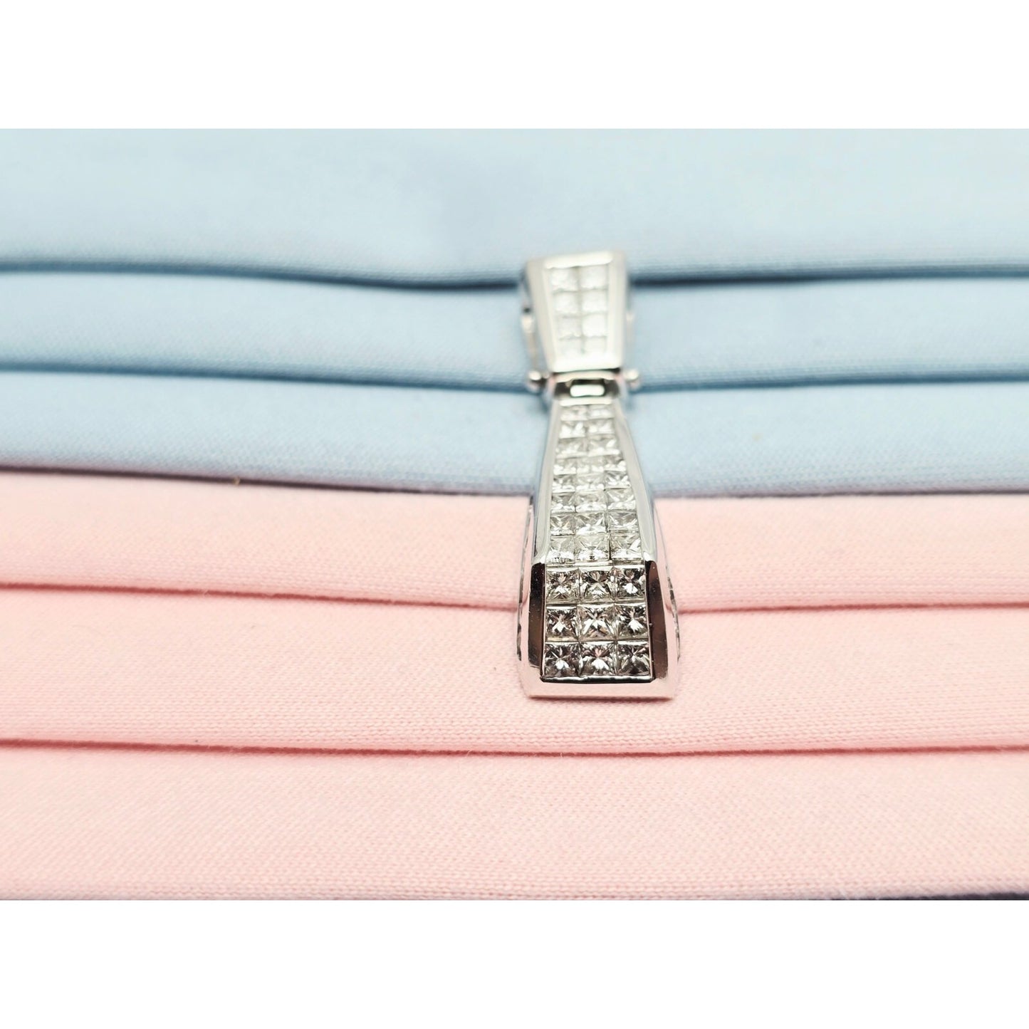 18K White Gold Princess Cut Invisible Setting Diamond Charm Pendant