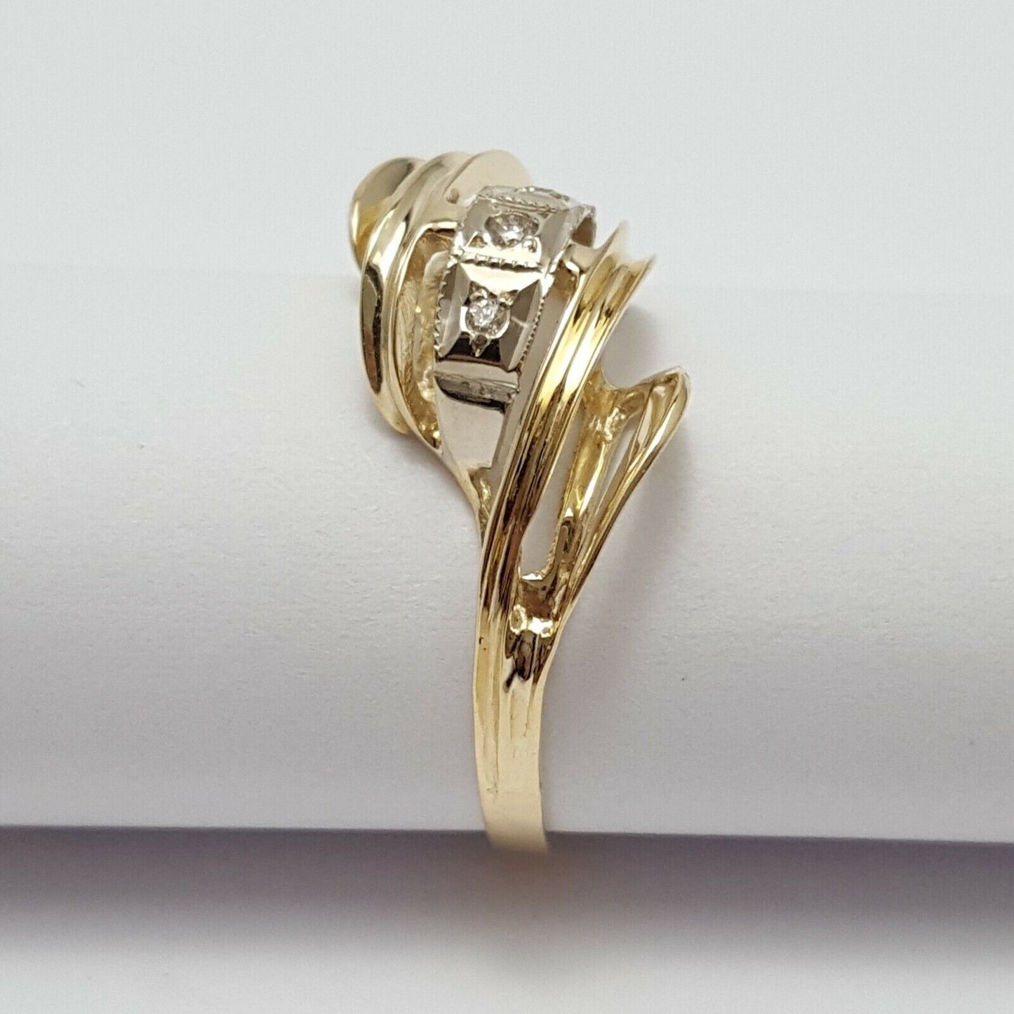 14K Solid Yellow Gold Designer Ring With Diamonds