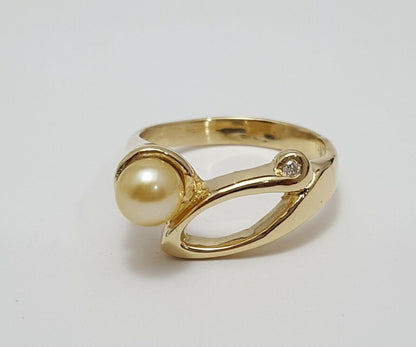 14K Solid Yellow Gold Designer Diamond & Pearl Ring