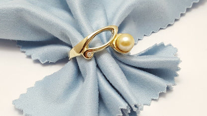 14K Solid Yellow Gold Designer Diamond & Pearl Ring