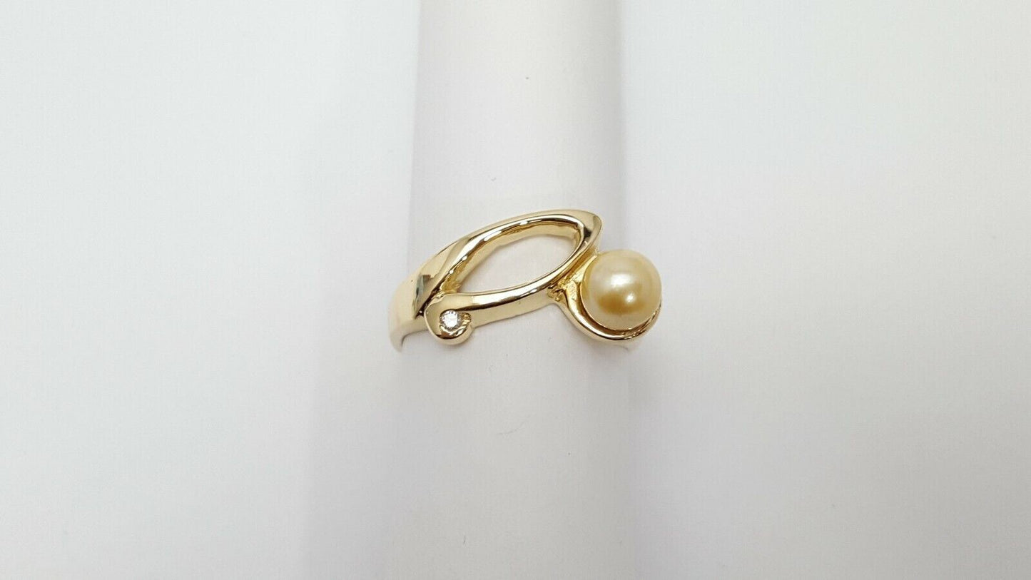 14K Solid Yellow Gold Designer Diamond & Pearl Ring