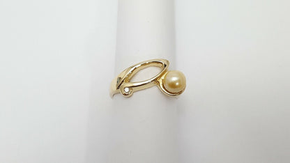 14K Solid Yellow Gold Designer Diamond & Pearl Ring