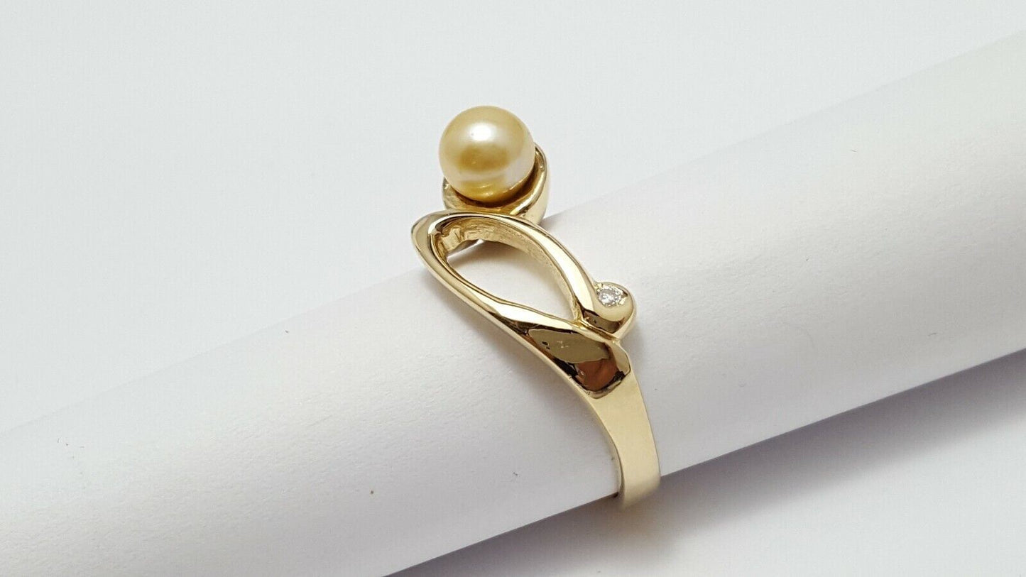 14K Solid Yellow Gold Designer Diamond & Pearl Ring