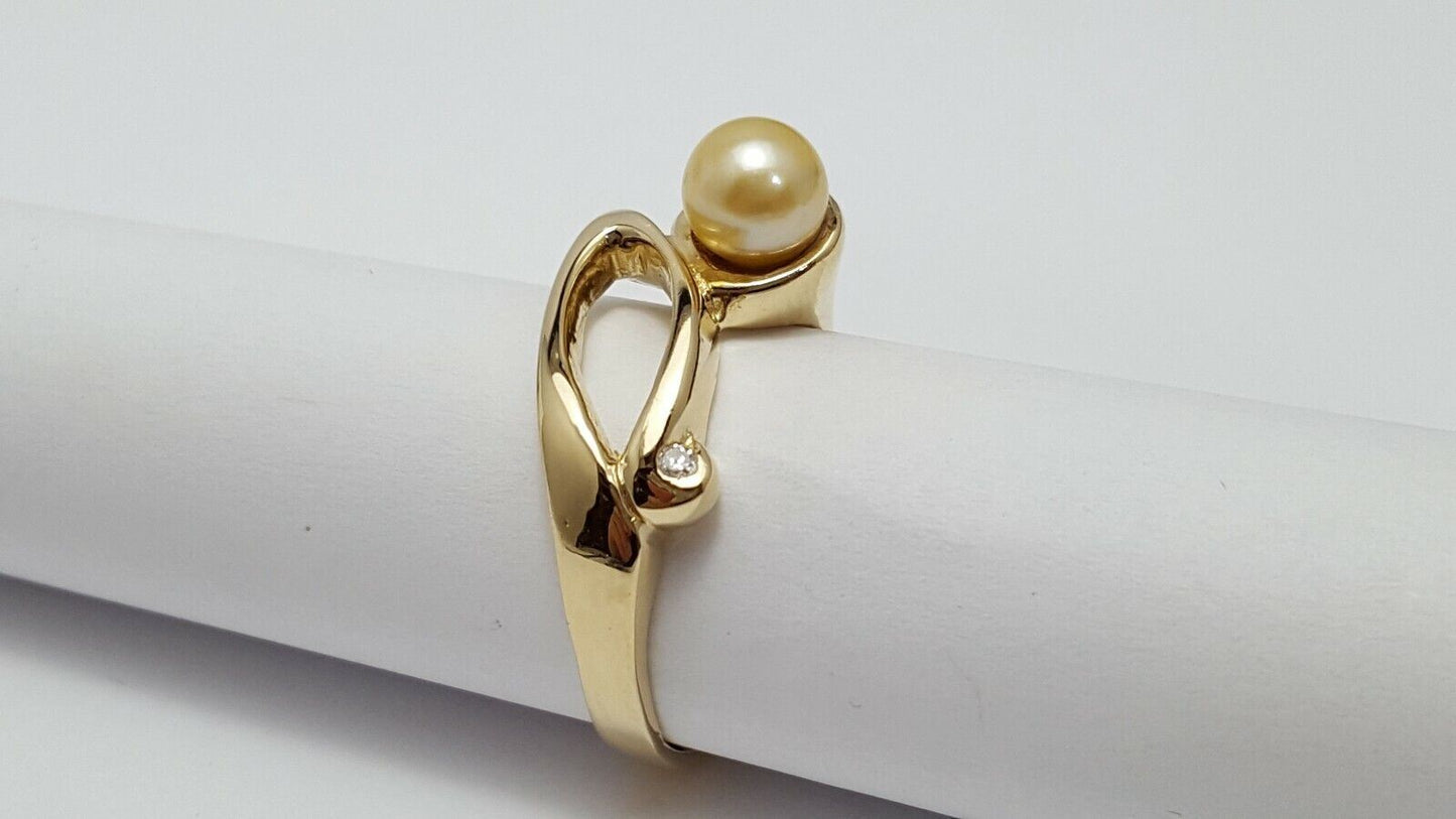 14K Solid Yellow Gold Designer Diamond & Pearl Ring