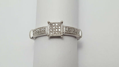 10K Solid White Gold Designer Diamond Ring