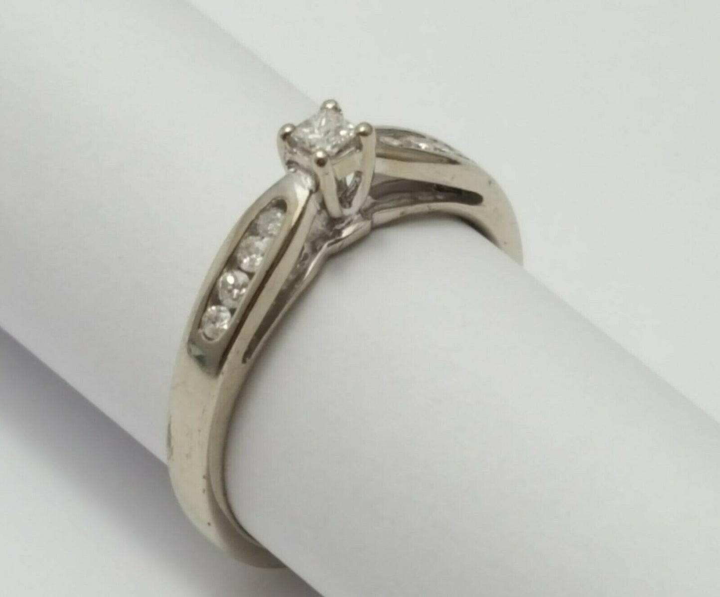 10K Solid White Gold Designer Diamond Ring