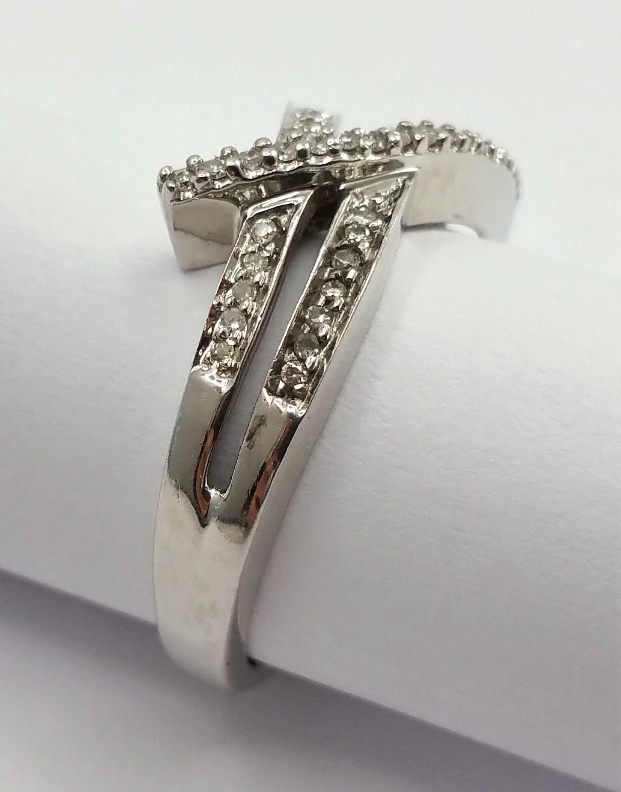 10K Solid White Gold Ladies Designer Ring With Diamonds