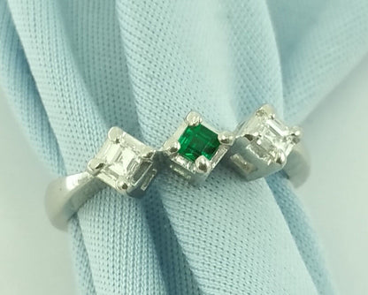 Exquisite Solid Platinum 900PL Desinger Ladies Ring With Emerald & Diamonds