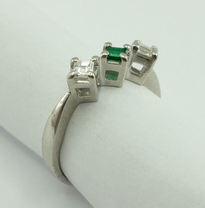 Exquisite Solid Platinum 900PL Desinger Ladies Ring With Emerald & Diamonds