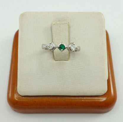 Exquisite Solid Platinum 900PL Desinger Ladies Ring With Emerald & Diamonds